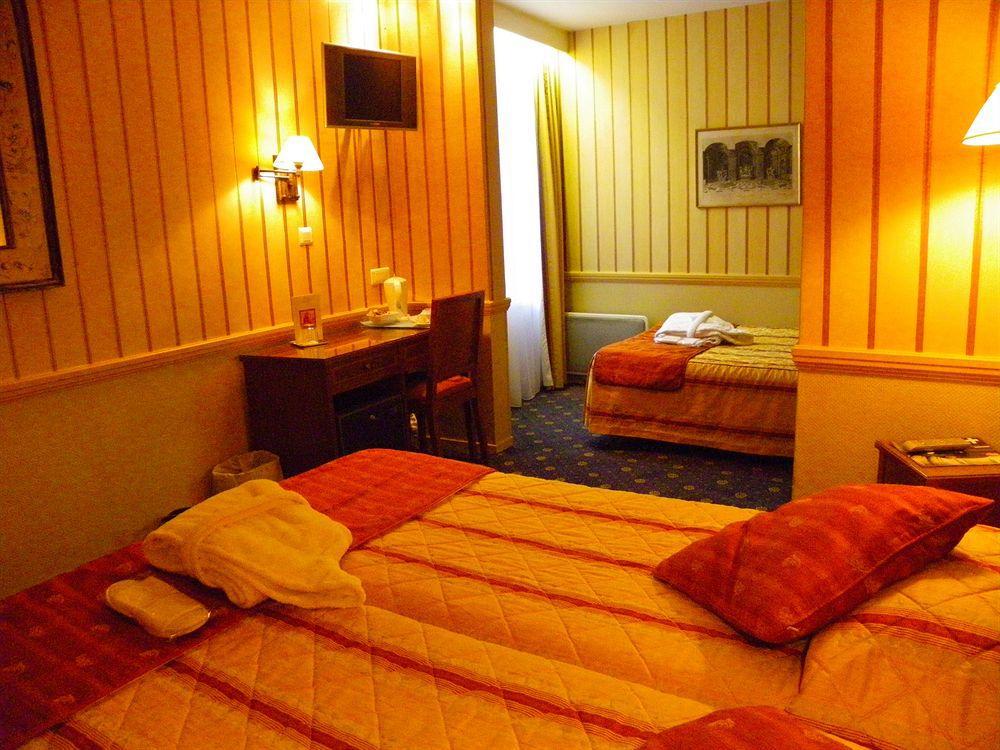 Hotel Poussin パリ エクステリア 写真