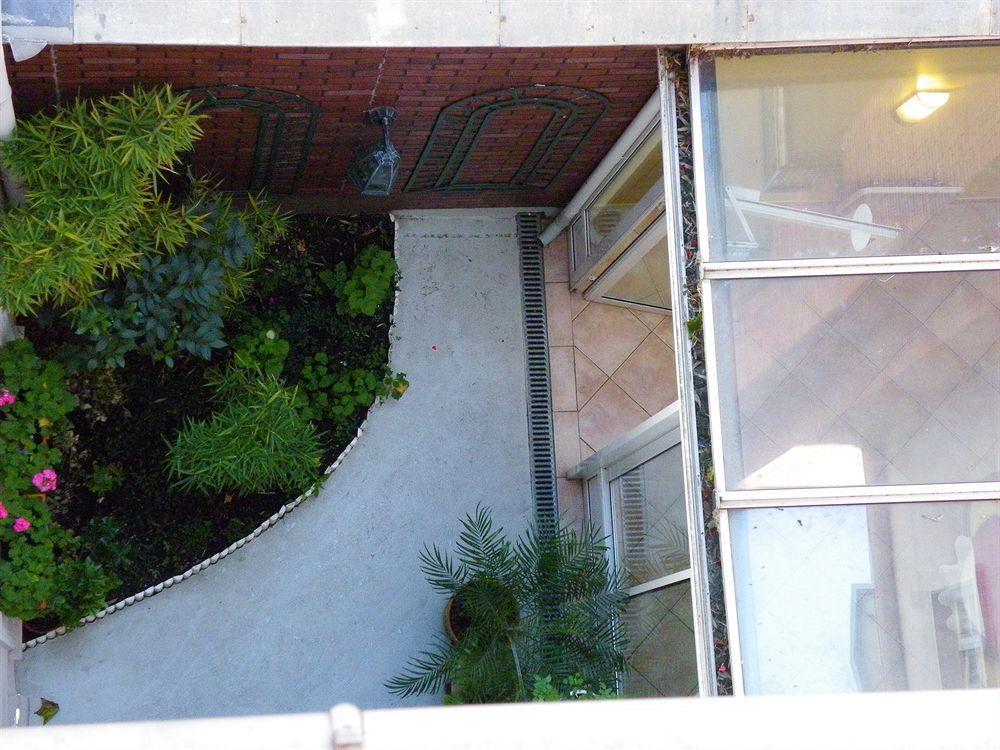 Hotel Poussin パリ エクステリア 写真