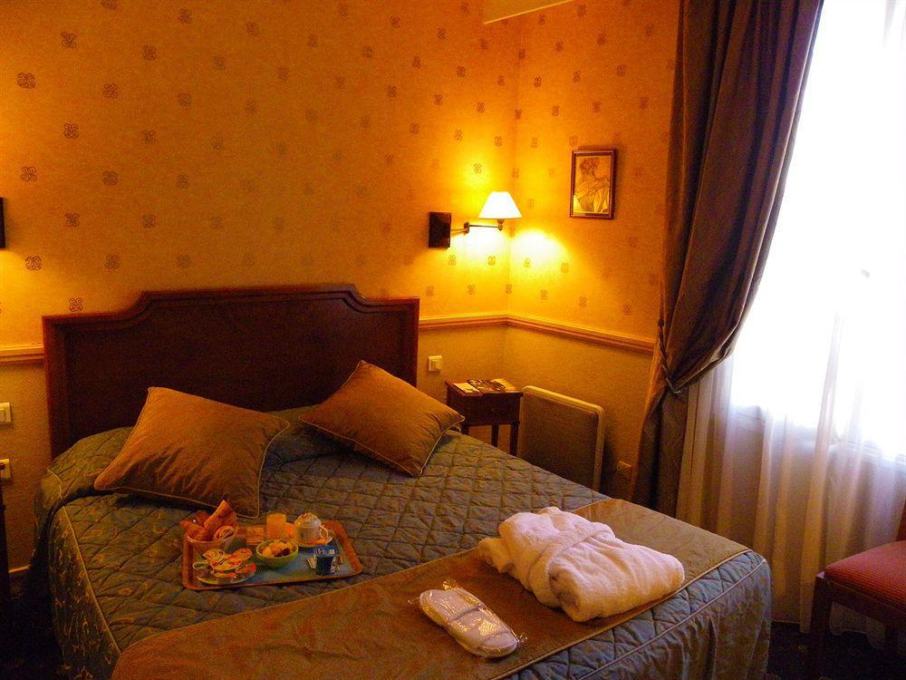 Hotel Poussin パリ エクステリア 写真