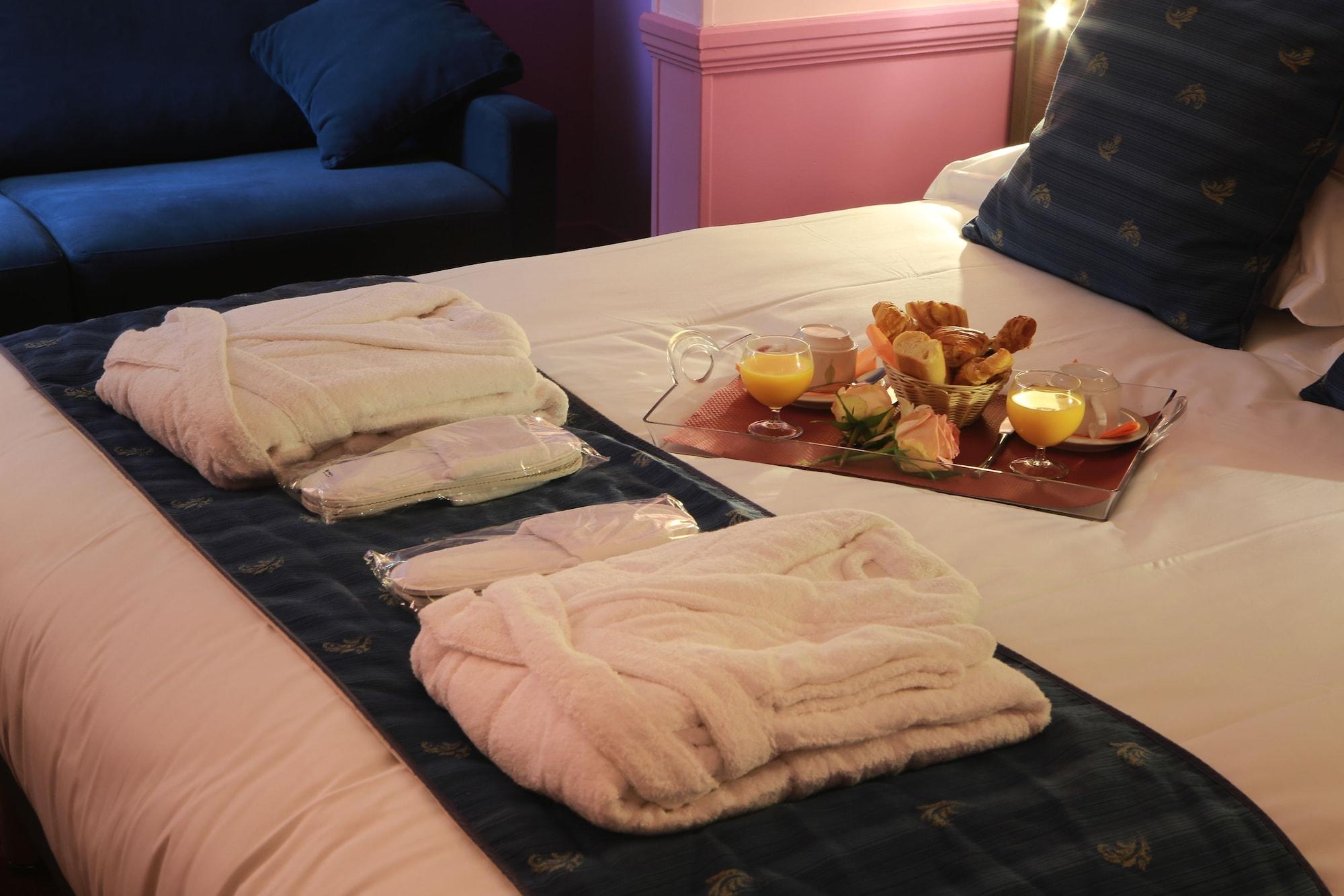 Hotel Poussin パリ エクステリア 写真