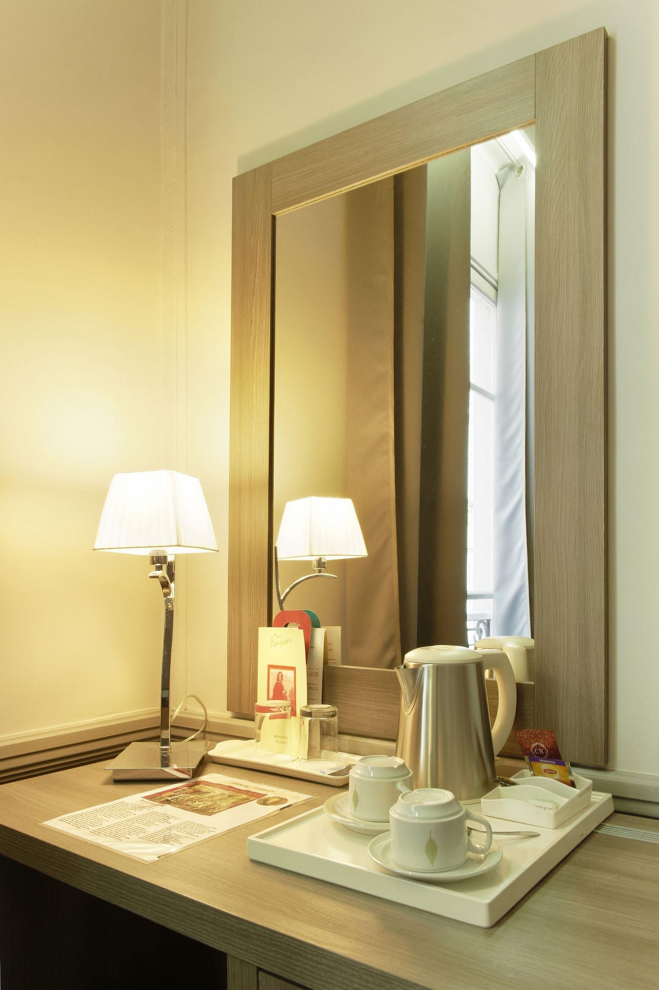 Hotel Poussin パリ エクステリア 写真