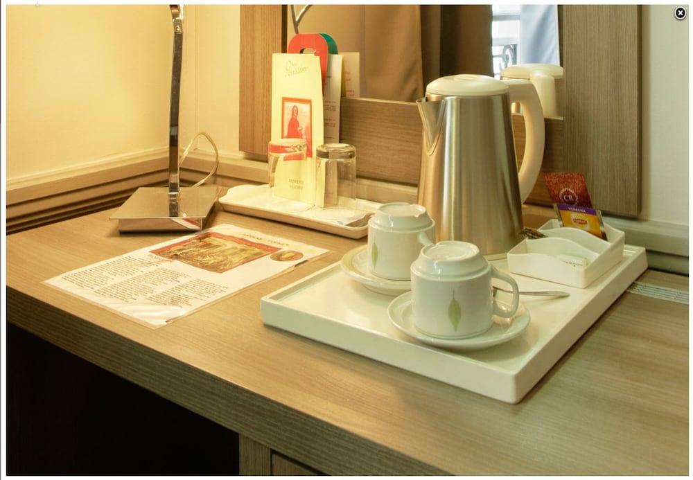 Hotel Poussin パリ エクステリア 写真