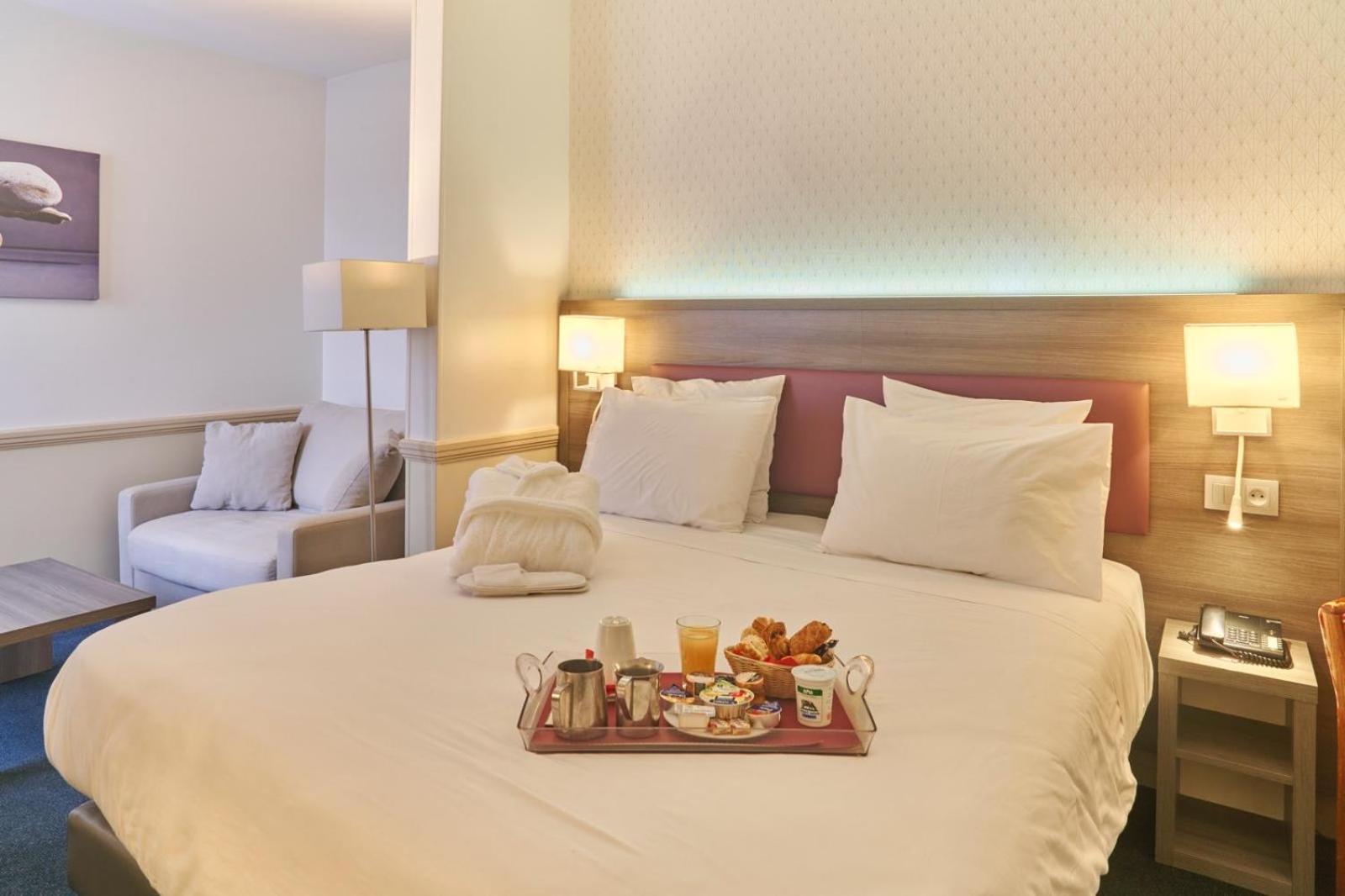 Hotel Poussin パリ エクステリア 写真