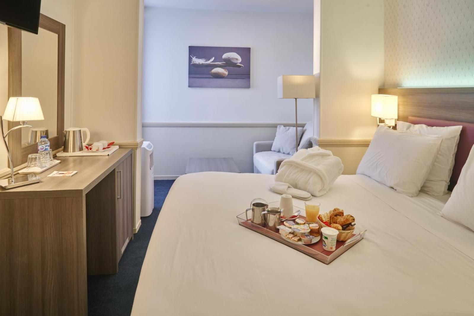 Hotel Poussin パリ エクステリア 写真