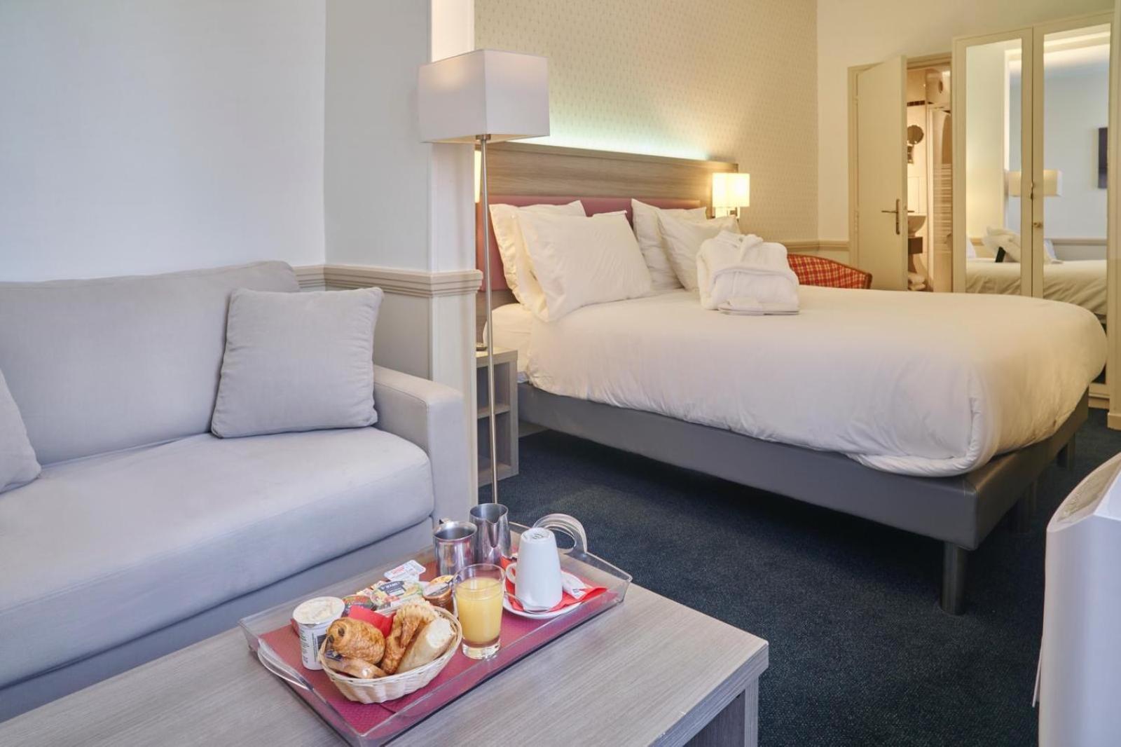 Hotel Poussin パリ エクステリア 写真