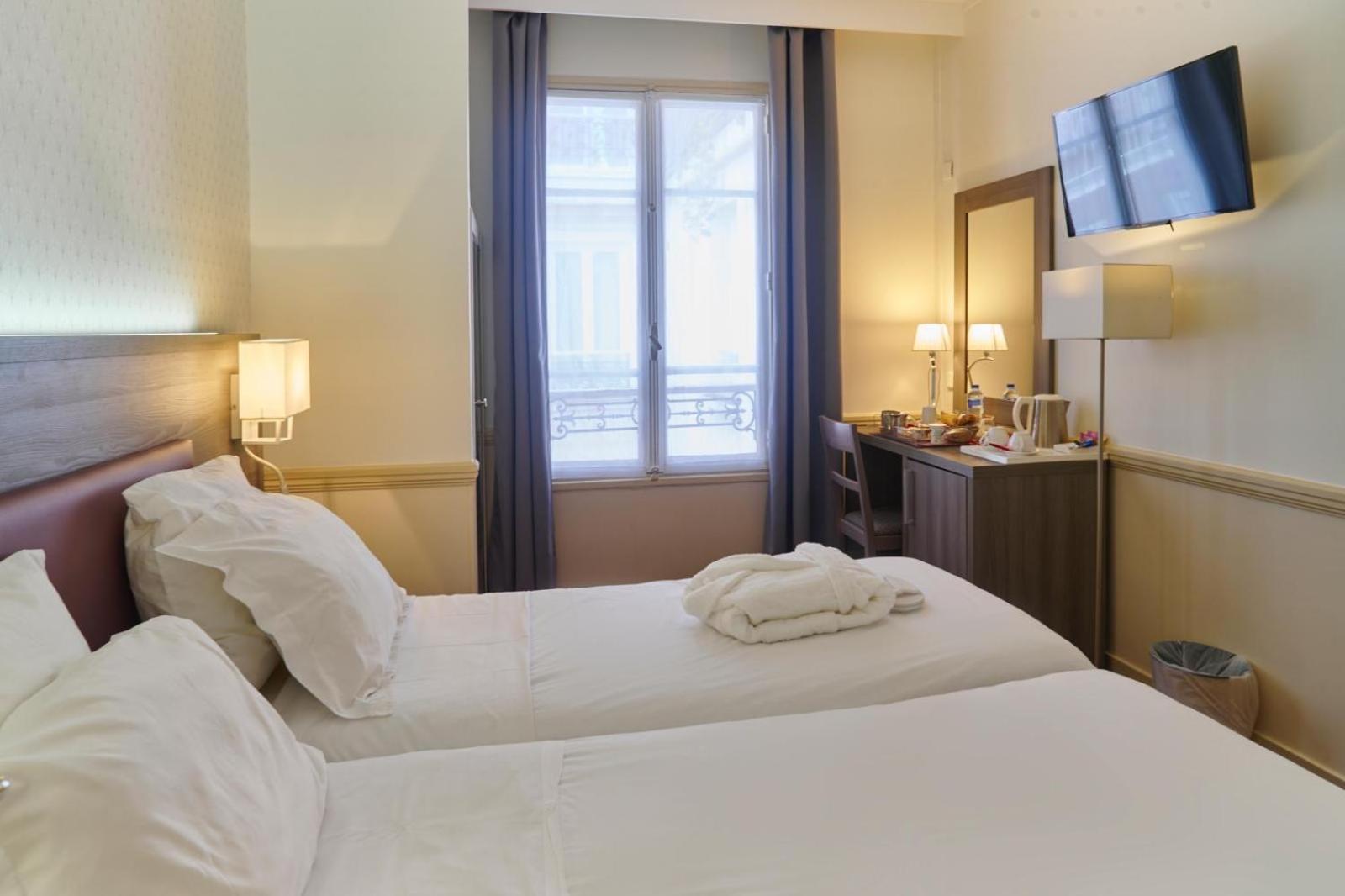 Hotel Poussin パリ エクステリア 写真