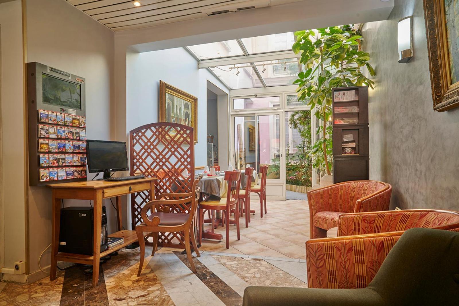 Hotel Poussin パリ エクステリア 写真