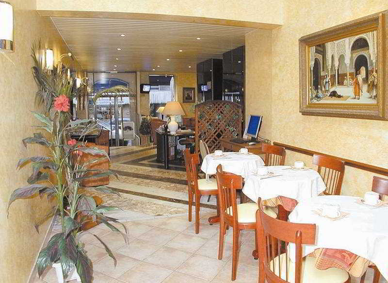 Hotel Poussin パリ レストラン 写真