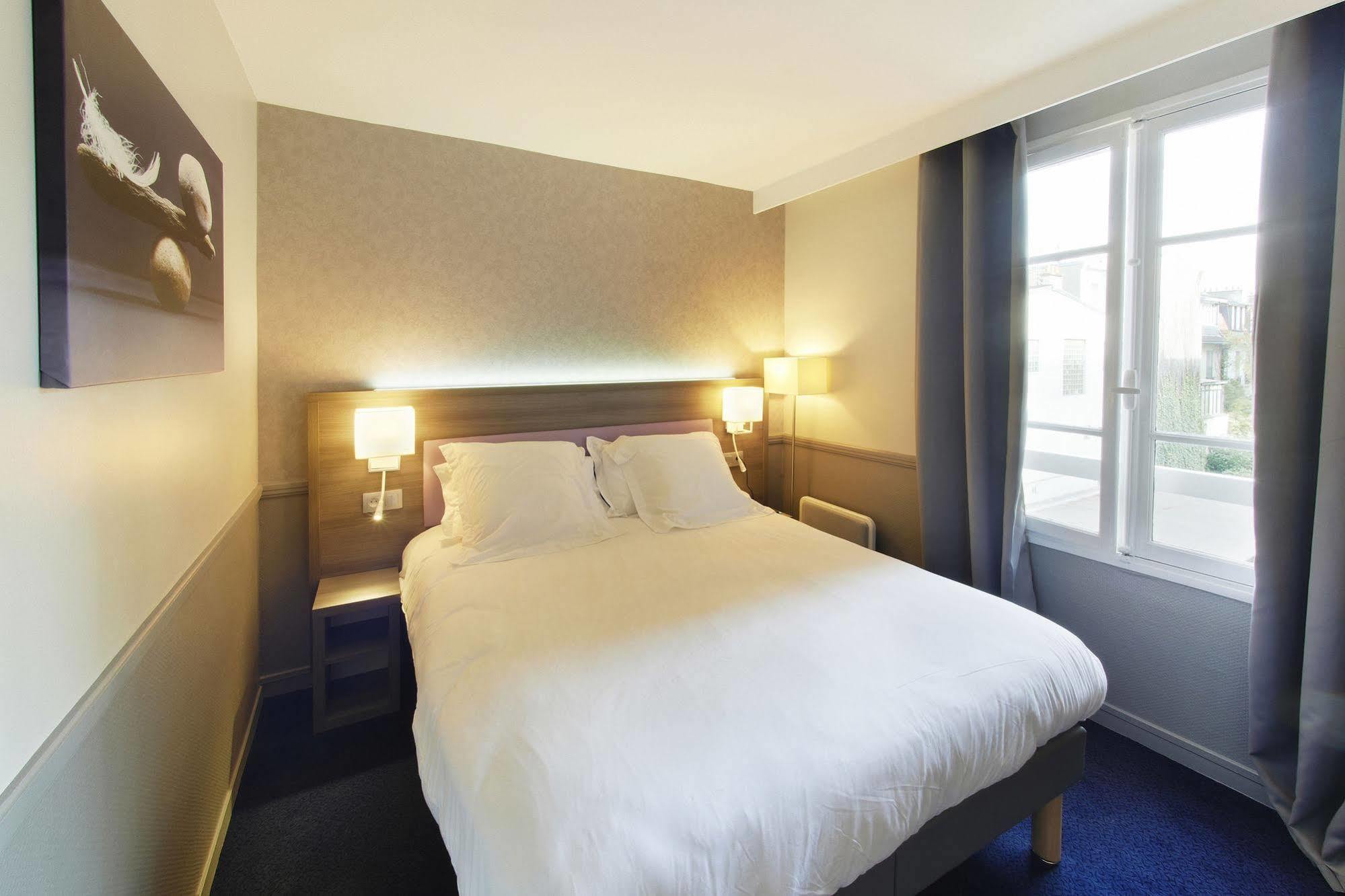 Hotel Poussin パリ エクステリア 写真