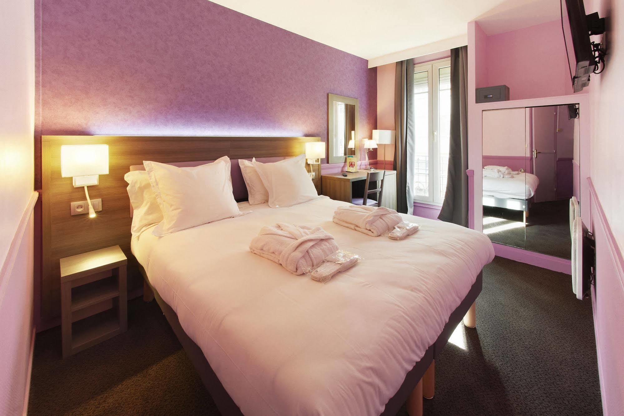 Hotel Poussin パリ エクステリア 写真