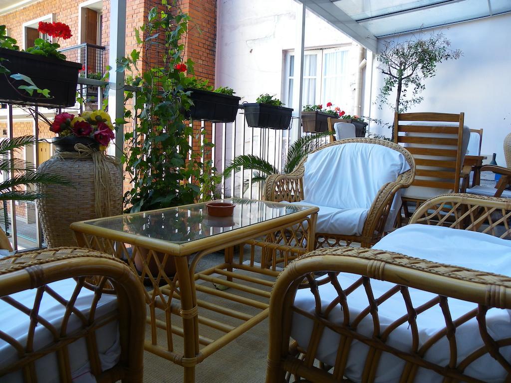 Hotel Poussin パリ エクステリア 写真